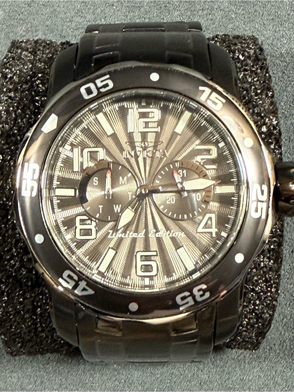 Invicta 18037 Pro Diver Limited Edition 2235/3000 Gunmetal Stainless Steel Watch